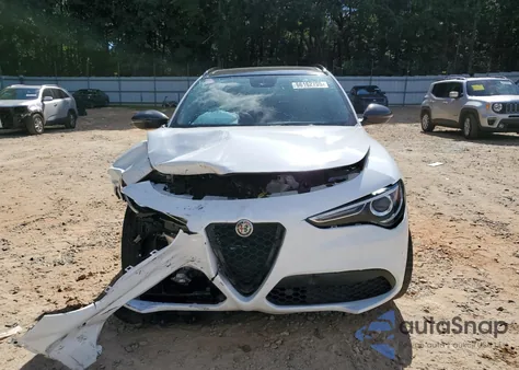 2019 Alfa Romeo Stelvio из США, поврежденный, VIN ZASPAJAN1K7C71033